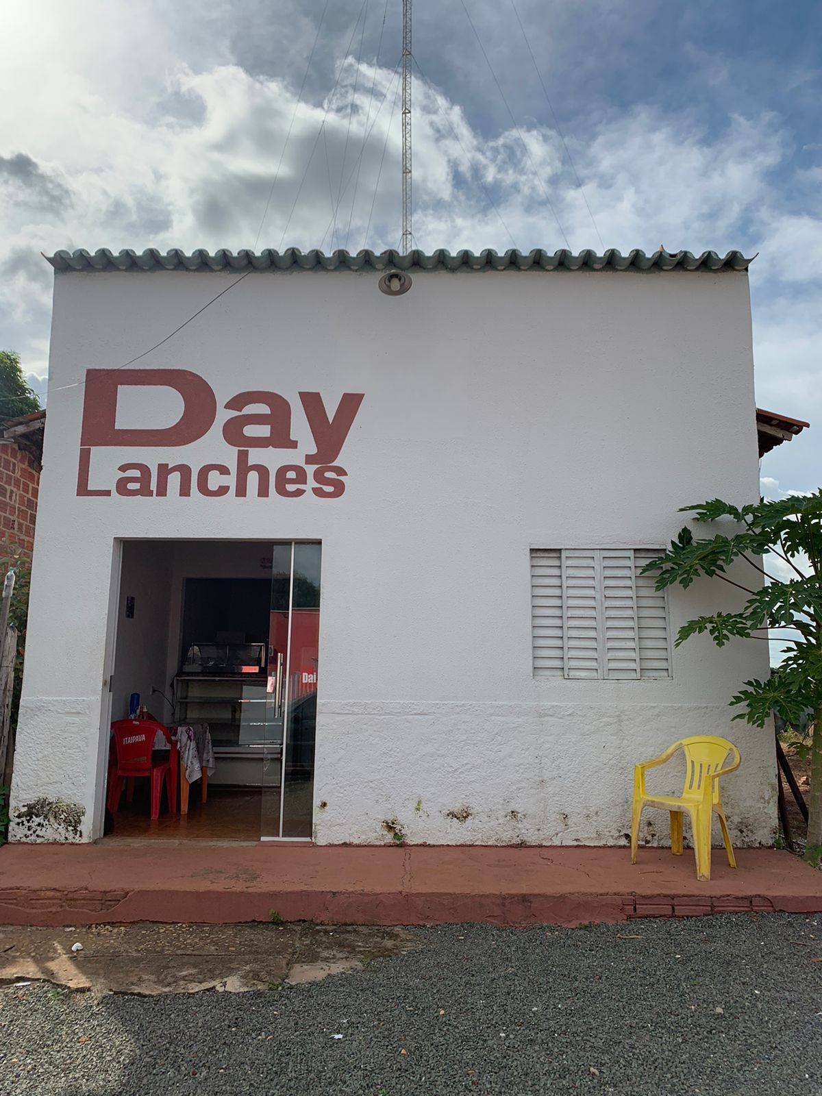 DAY LANCHES